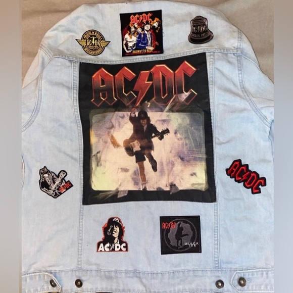 AC/DC DENIM JACKET EMBELLISHED WITH 16 PATCHES & 3-4 BUTTONS/PINS AND BACK ART - Picture 4 of 13